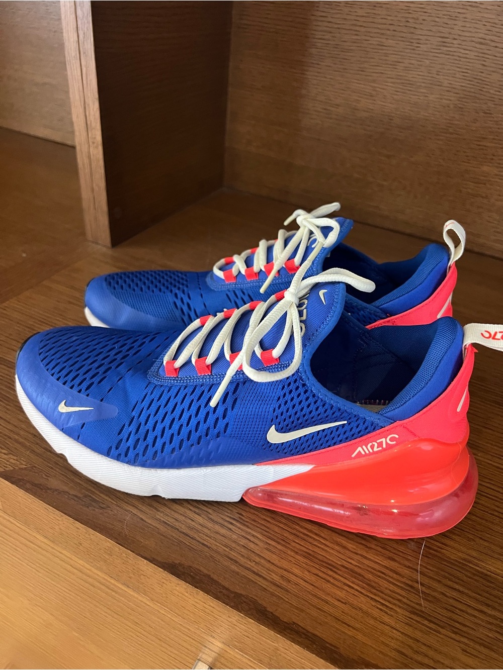 Nike mens Air Max 270 in Royal Blue with bright orange heal